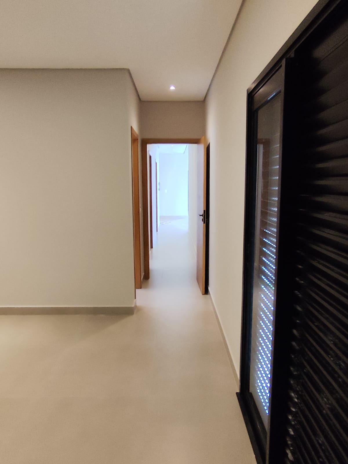 foto do anúncio Casa à venda no Jardim Chamonix, região Leste de Londrina/PR. Residência nova com 161m² de construção em terreno de 250m², pronta para morar!